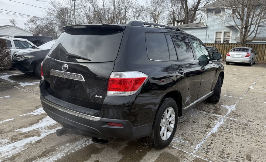 2011 Toyota Highlander SE